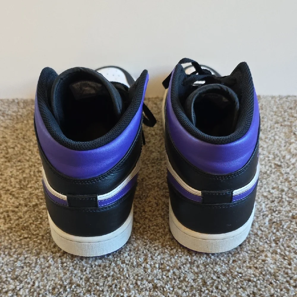 Nike Air Jordan 1 Mid Sneakers Size 11